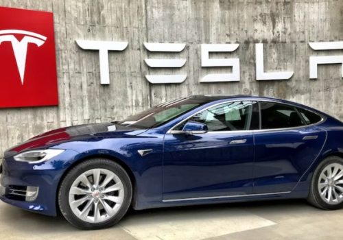 विद्युतीय सवारी अनुदानमा कटौतिपछि टेस्लाको नाफा २०२५ मा ४६ प्रतिशतले घट्यो