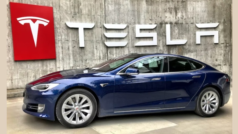 विद्युतीय सवारी अनुदानमा कटौतिपछि टेस्लाको नाफा २०२५ मा ४६ प्रतिशतले घट्यो