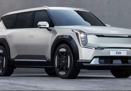 कियाको रेट्रो फ्यूचरिस्टिक अल इलेक्ट्रिक इभी९ एसयूभी सार्वजनिक