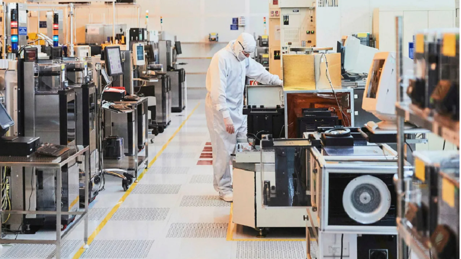 अधिग्रहण अवरुद्ध भए बेलायतको सबैभन्दा ठूलो माइक्रोचिप प्लान्ट बन्द हुने