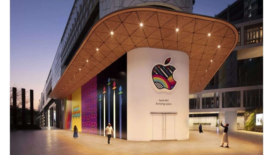भर्खरै भारतमा खोलिएको एप्पल स्टोरको कमाईले बनायो रेकर्ड