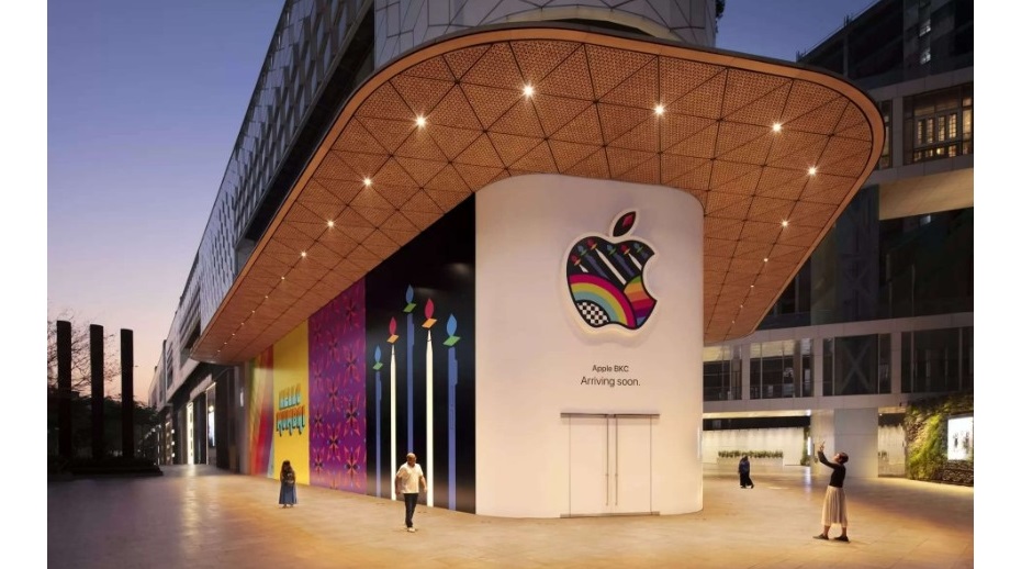 भर्खरै भारतमा खोलिएको एप्पल स्टोरको कमाईले बनायो रेकर्ड