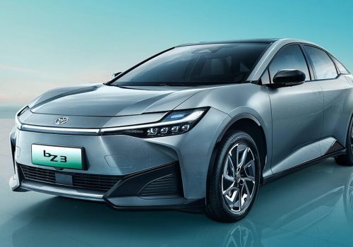 बीवाईडीको ब्याट्री र मोटर भएको टोयोटाको इलेक्ट्रिक सेडान बीजेड३ चीनमा सार्वजनिक