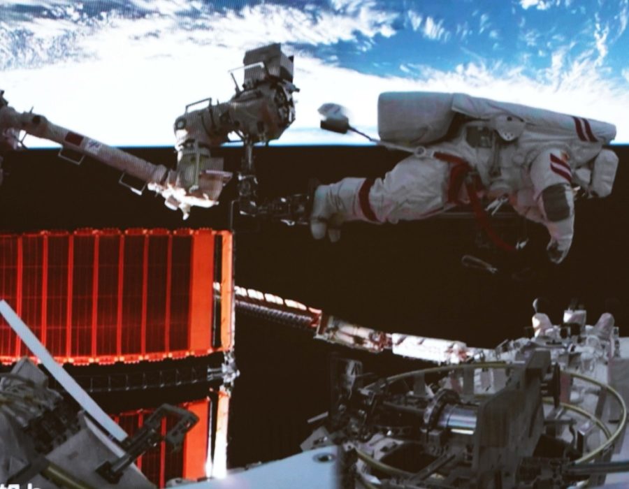 शेन्झौउ-१५ ताइकोनट्सले चौथो स्पेसवाक पूरा गरी बनाए चिनियाँ रेकर्ड