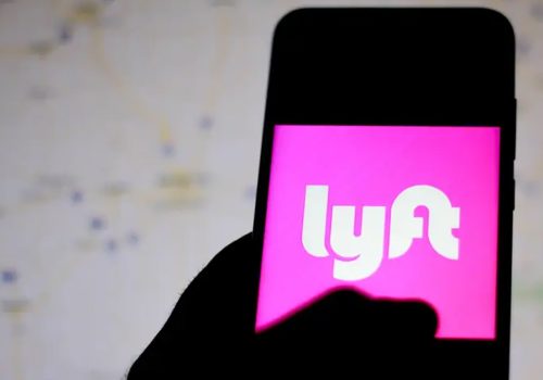 नयाँ सीईओको पहिलो प्रमुख कदम स्वरुप राइड-हेलिङ लिफ्टले रोजगारी कटौती गर्ने