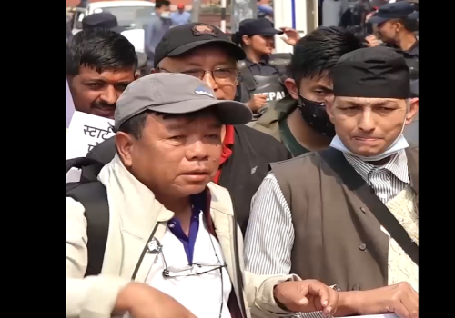 नवप्रवर्तनका लागि महावीर पुनको नेतृत्वमा धर्ना सुरु