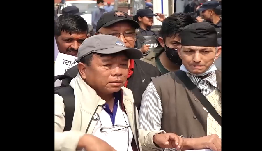 नवप्रवर्तनका लागि महावीर पुनको नेतृत्वमा धर्ना सुरु