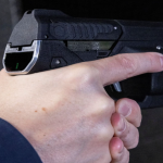 प्रयोगकर्ताको अनुहार पहिचान गरेपछि मात्र चलाउन सकिने स्मार्ट बन्दुक तयार