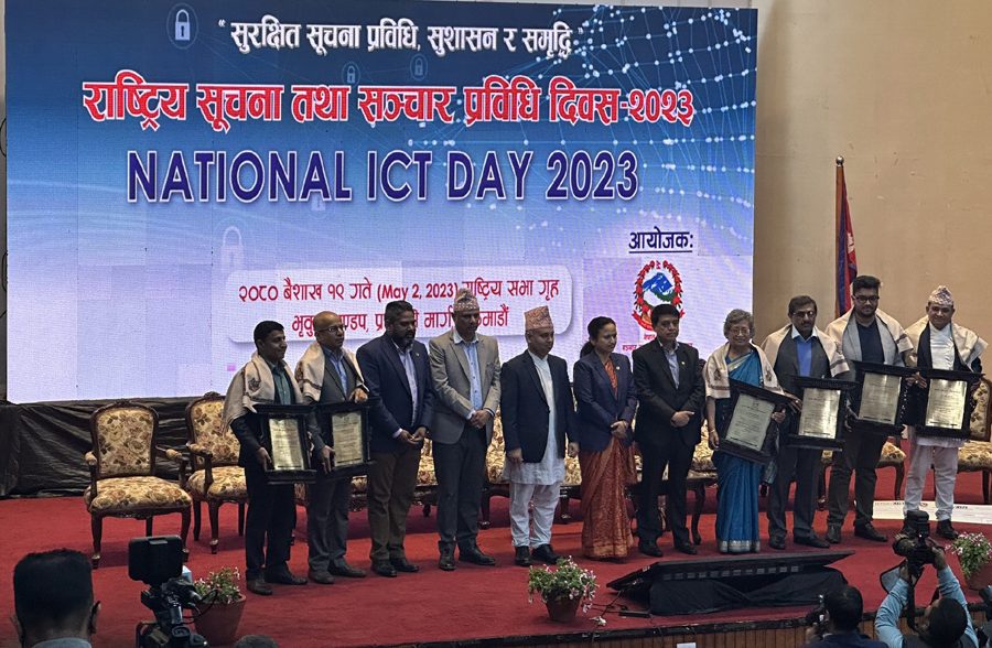 शुभेच्छुक र नजिकका व्यक्तिहरुलाई बाँडेरै सकियो यसपालीको आईसिटी अवार्ड
