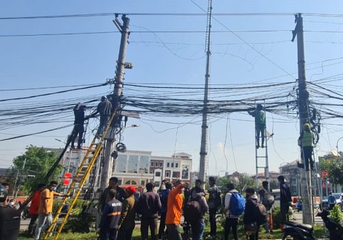 माइती घर मण्डलादेखि नयाँ बानेश्वरतर्फ र न्यूरोड गेटबाट बसन्तपुरतर्फ अव्यवस्थित तार व्यवस्थापन सुरु