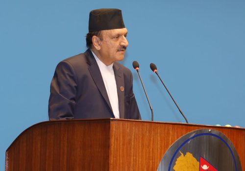 न्यूनतम भन्सारको लाभ लिन ईभीको मोटर पावर घटाउने कार्य रोक्न करको दरमा हेरफेरः अर्थमन्त्री डा. महत