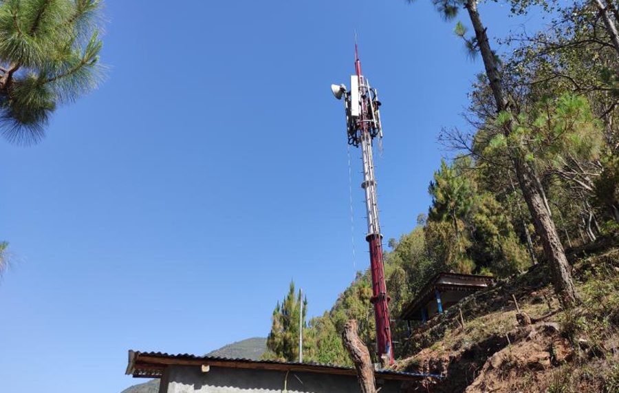 बडिगाडको विकट गाउँमा मोवाईल सेवाले दिएको खुसी