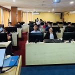 विद्यार्थीलाई कोडिङ सिकाउँदै काठमाडौं महानगर