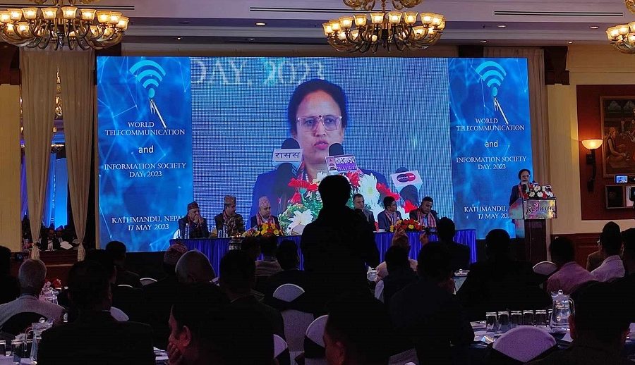 सञ्चारमन्त्री शर्माको प्रश्न, “सूचना प्रविधिको प्रयोग बढ्दोक्रममा छ, तर राजस्व घट्दो किन ?