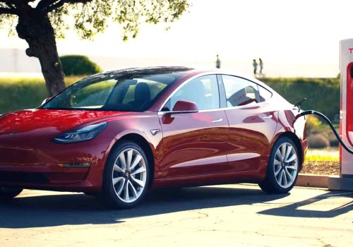 टेस्लाले चीनमा परिमार्जित मोडेल ३ मा सीएटीएलको नयाँ ब्याट्री प्रयोग गर्ने