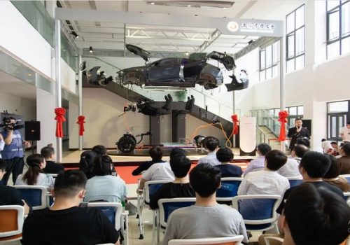 विद्यार्थीहरूका लागि टेस्लाले तयार पार्यो एक डिकन्स्ट्रक्ट मोडल वाई