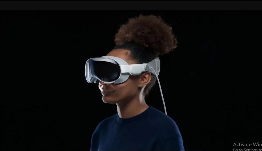 एप्पल “भिजन प्रो हेडसेट” का बारेमा ग्राहकहरू उत्सुक