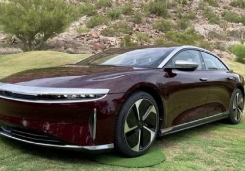 हाई पर्फमेन्स ईभी बनाउन एस्टन मार्टिन र लुसिड ग्रुपबीच सम्झौता