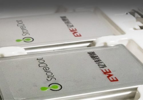 स्टोरडटको एक्स्ट्रिम फास्ट चार्जिङ ब्याट्रीहरूको परीक्षण गर्दै टेस्ला