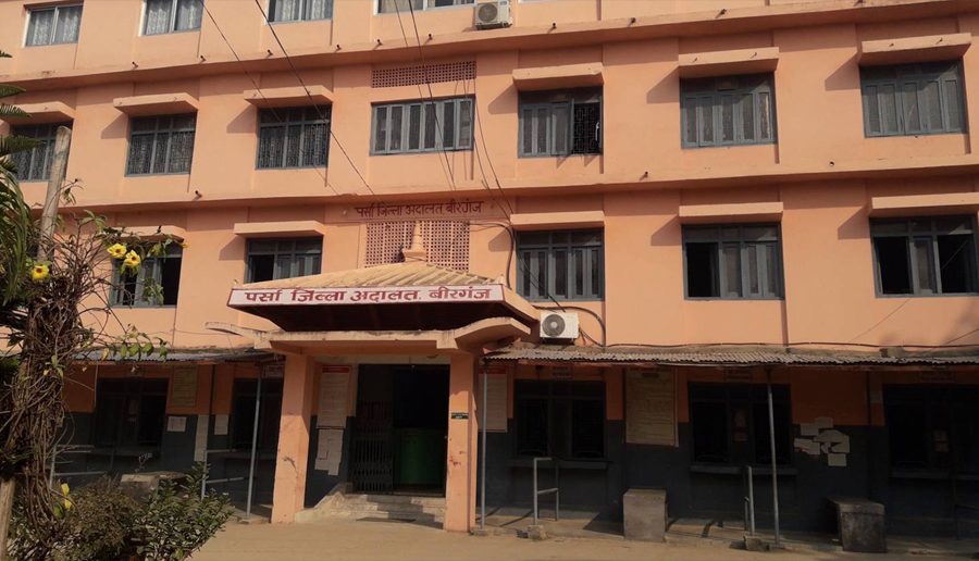 चट्याङको कारण पर्सा जिल्ला अदालतका विद्युतीय सामग्रीमा लाखौंको क्षति