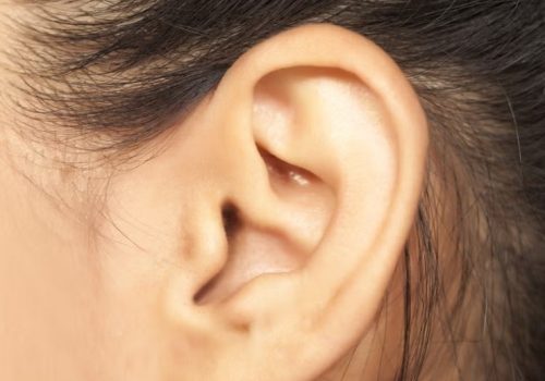 मानिसको दिमागलाई कानको माध्यमबाट कम्प्युटरमा जोड्न डिभाइस निर्माण