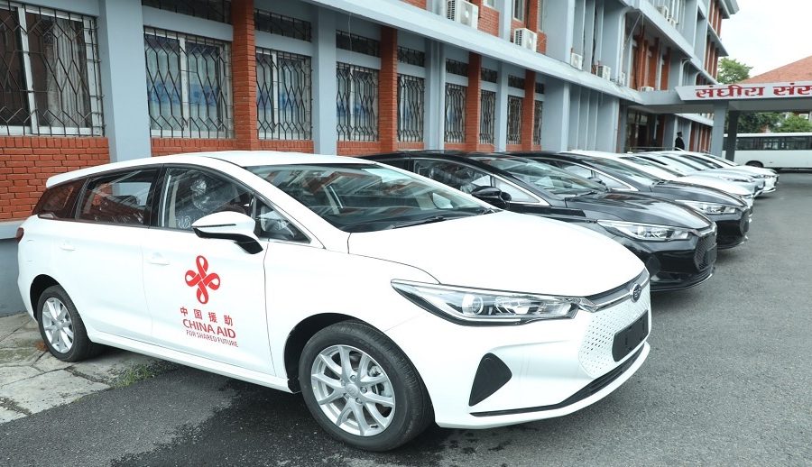 सङ्घीय संसद् सचिवालयलाई चीनद्वारा बीवाइडीका ८ इलेक्ट्रिक भेहिकल सहयोग