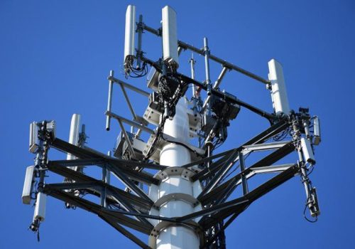 रुसी टेलिकम अपरेटरहरुले नयाँ बेस स्टेशनको अभाव भोग्दै