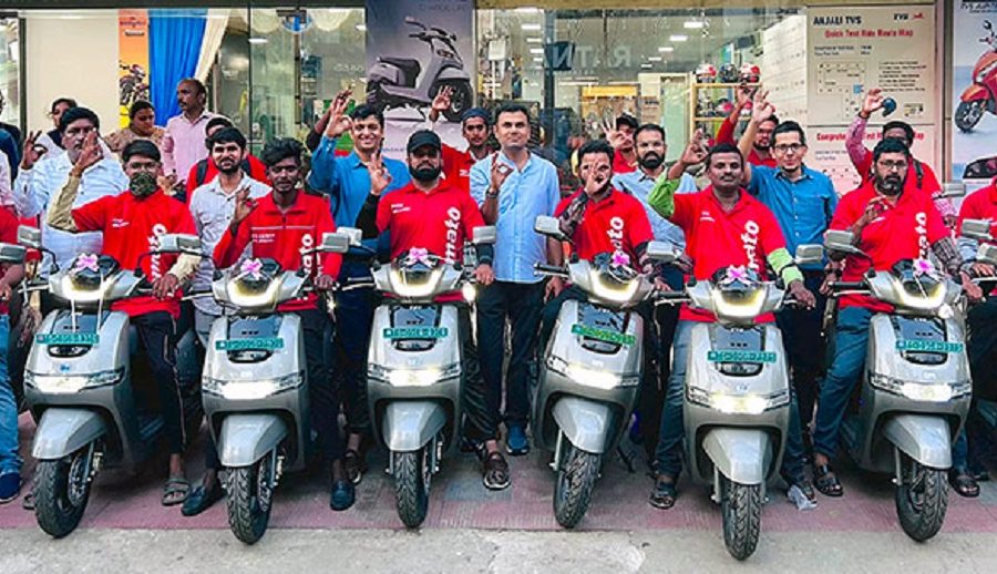 जोमाटोले टीभीएस आईक्यूब इलेक्ट्रिक स्कुटर मार्फत फूड डेलिभर गर्ने