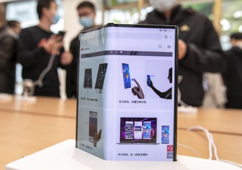 चीनको स्मार्टफोन बजार सन् २०२३ को पहिलो आठ महिनामा घट्यो: रिपोर्ट