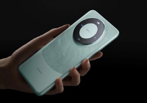 ह्वावे मेट ६० प्रोको डिस्प्लेमा तीन पञ्च होल हुने