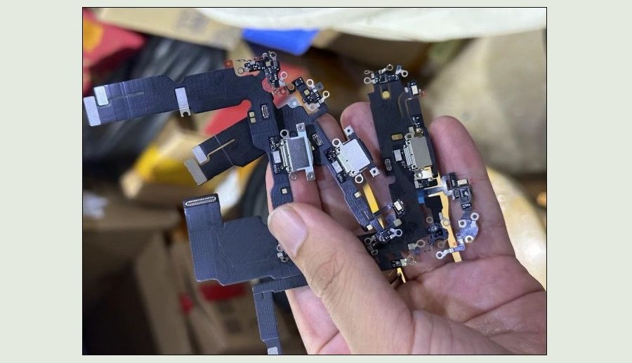 आईफोन १५ को नयाँ यूएसबी–सी कनेक्टरले थन्डरबोल्ट स्ट्याण्डर्डलाई समर्थन गर्ने