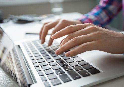 किबोर्डको टाइपिङ ध्वनि सुनेर तपाईंको पासवर्ड चोर्न सक्छ एआईले