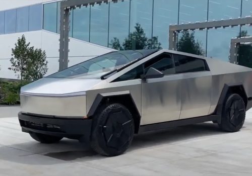 टेस्लाले हजारौं साइबरट्रकहरू फिर्ता बोलायो