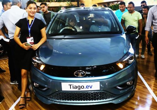 इलेक्ट्रिक कारको आयात दोब्बरले बढ्यो