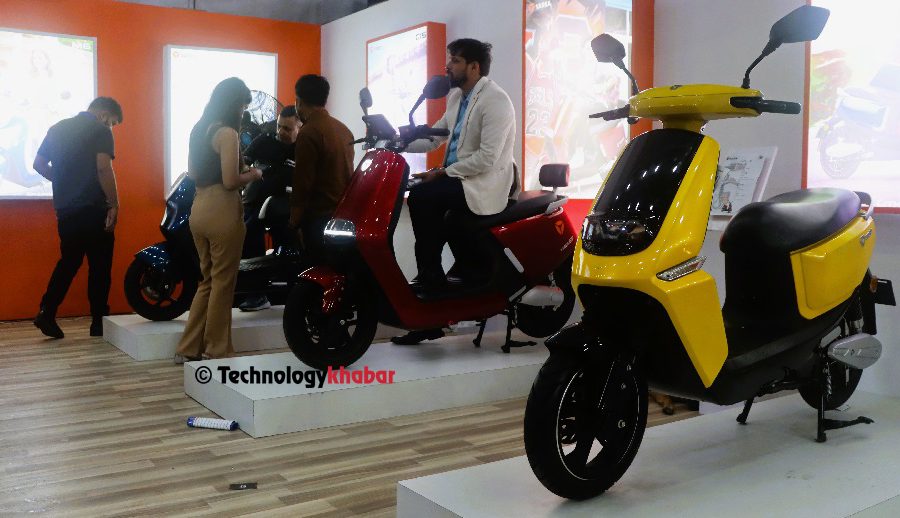 ४८ करोड २४ लाखको ४ हजार ६० इलेक्ट्रिक स्कुटर तथा मोटरसाइकल आयात