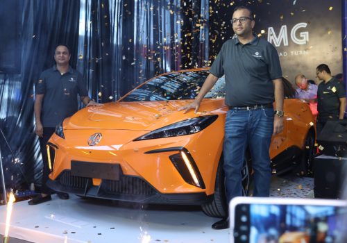 पारामाउन्ट मोटर्सको एमजी कमेट इभी र एमजी ४ इभी नेपाली बजारमा