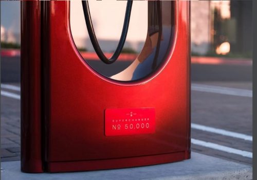 टेस्लाले इभी चार्ज गर्न जडान गर्यो ५० हजार सुपरचार्जर