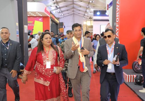 बिजुली खपत गर्न विद्युतीय सवारी साधनको प्रबर्द्धनमा ध्यान केन्द्रित गरेका छौंः ऊर्जामन्त्री बस्नेत