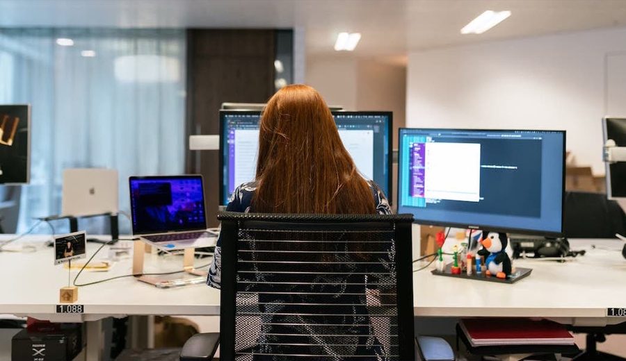 हाइब्रिड कार्य युगमा अढाई करोड कर्मचारीहरू अहिले कार्यालयमा आउँदै