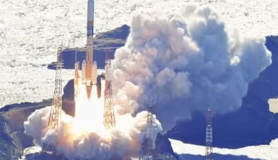 Japan launches ‘Moon Sniper’ mission   