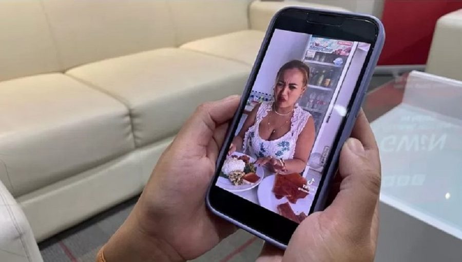 टिकटकमा सुँगुरको मासु खाएको भिडियो राख्ने इन्डोनेसियाली महिलालाई २ वर्षको जेल