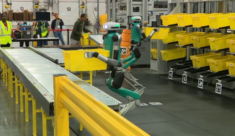 अमेजनले कर्मचारीहरूलाई ‘मुक्त’ गर्न मानवीय रोबोटहरूको परीक्षण गर्दै