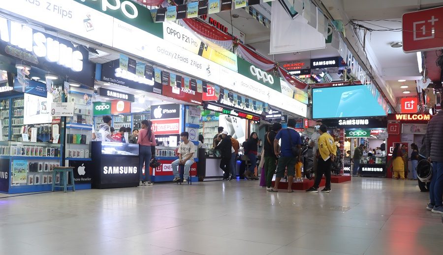 मोबाइल हब पाको-न्यूरोडका मोबाइल पसलमै छैन यसपाली दशैँको रौनक