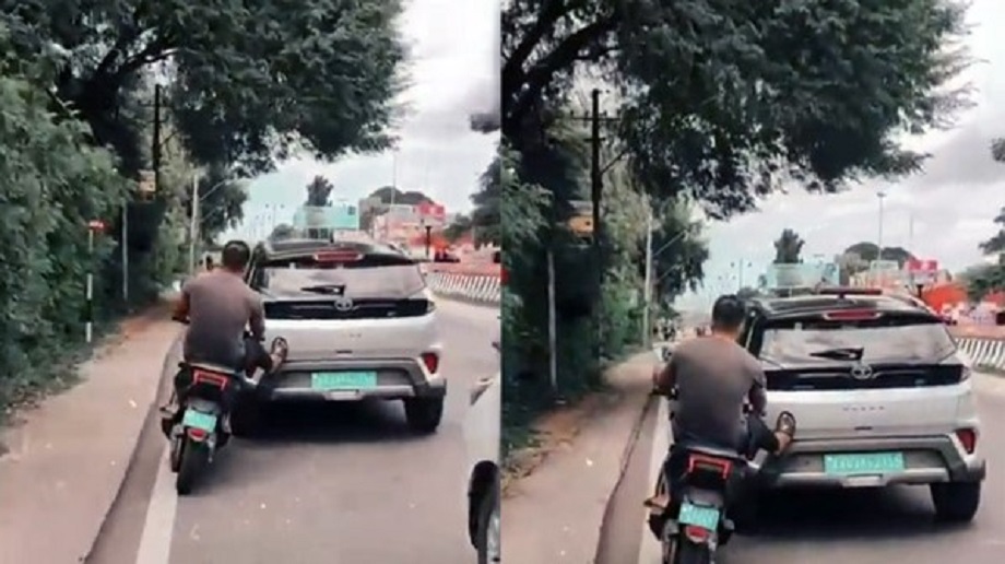 भारतमा बीच सडकमै टाटा नेक्सन ईभीको ब्याट्री सकियो, इलेक्ट्रिक स्कुटरले धकेलेको भिडियो भाइरल