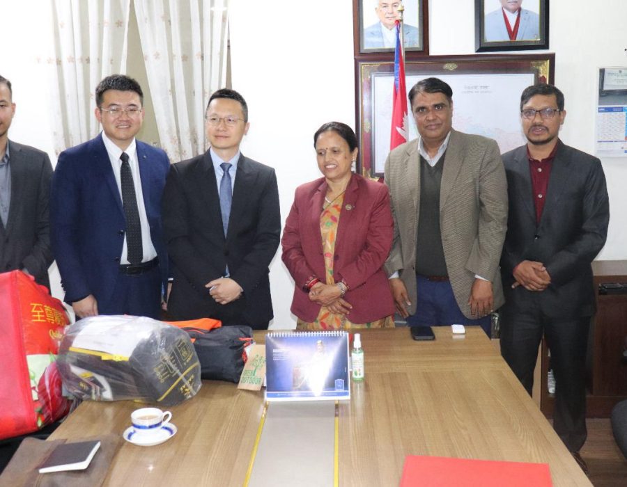 ह्वावे नेपाल र डिजिटल इम्पावरमेन्ट सोसाइटीले जाजरकोटका भूकम्प प्रभावितलाई सहयोग सामाग्री उपलब्ध गराउने