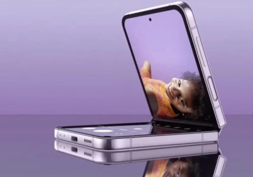 सामसङले फोल्डेबल फोनहरुमा २०२५ मा ब्लू पीएचओएलईडी स्क्रीन प्रयोग गर्ने सम्भावना