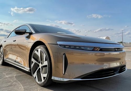 लुसिडले आफ्ना इभीहरुका लागि टेस्लाको चार्जिङ स्ट्यान्डर्ड अपनाउने