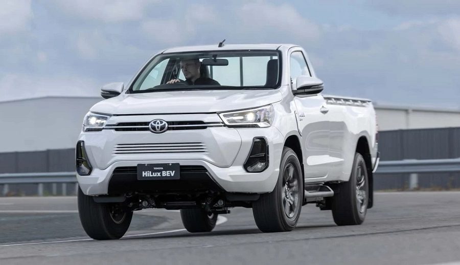 टोयोटाले थाइल्याण्डमा इनाेभेटिभ ईभी पिकअप ट्याक्सीको परीक्षण गर्दै