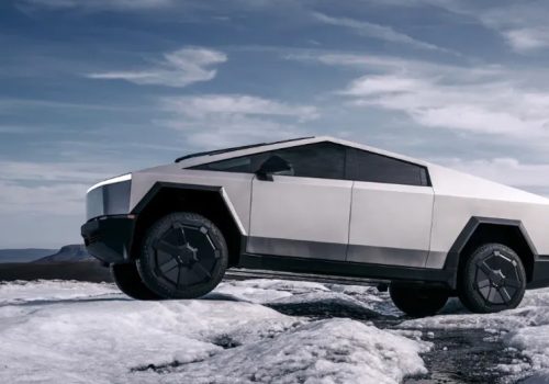 टेस्लाले पाँचौं पटक फिर्ता बोलायो साइबरट्रक, यसपटक पछाडिको क्यामरामा समस्या