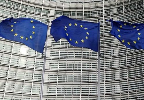 चिनियाँ उपकरण क्रमशः हटाउने तयारीमा युरोपेली संघ: ह्वावे र जेडटीईजस्ता कम्पनी मुख्य निशाना